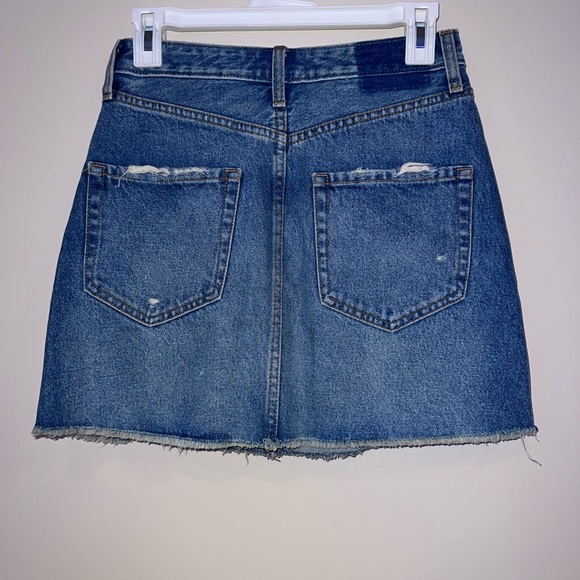 Abercrombie & Fitch distressed jean skirt. Size 27/4. NWOT - Picture 2 of 4